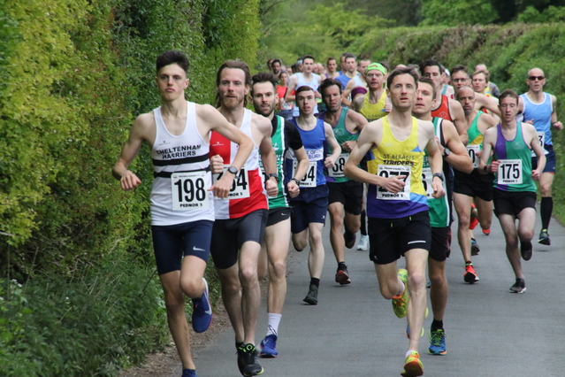 photo of the front runners at the 0.4M point of the 2019 race