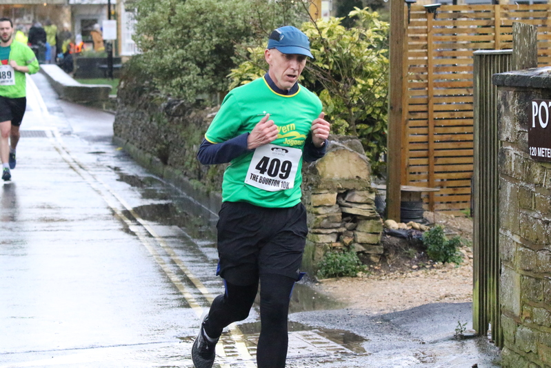 photo 1602 of a runner