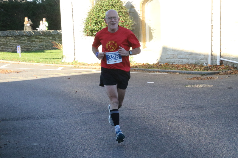 photo 1440 of a runner