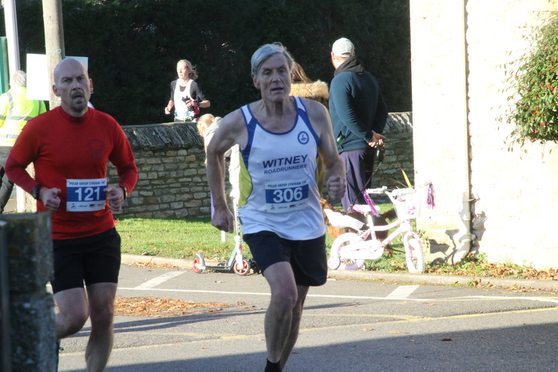 photo 1685 of a runner