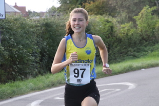 photo of the 1st female Oxfordshire club runner