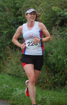 photo of the 1st female Oxfordshire club runner